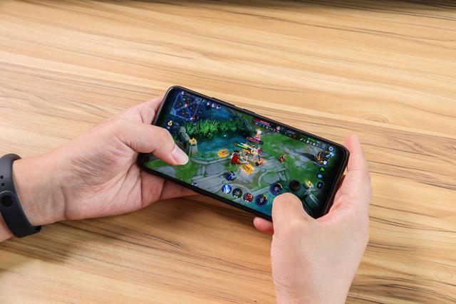 玩机一整天,依然不断电!这续航,真香