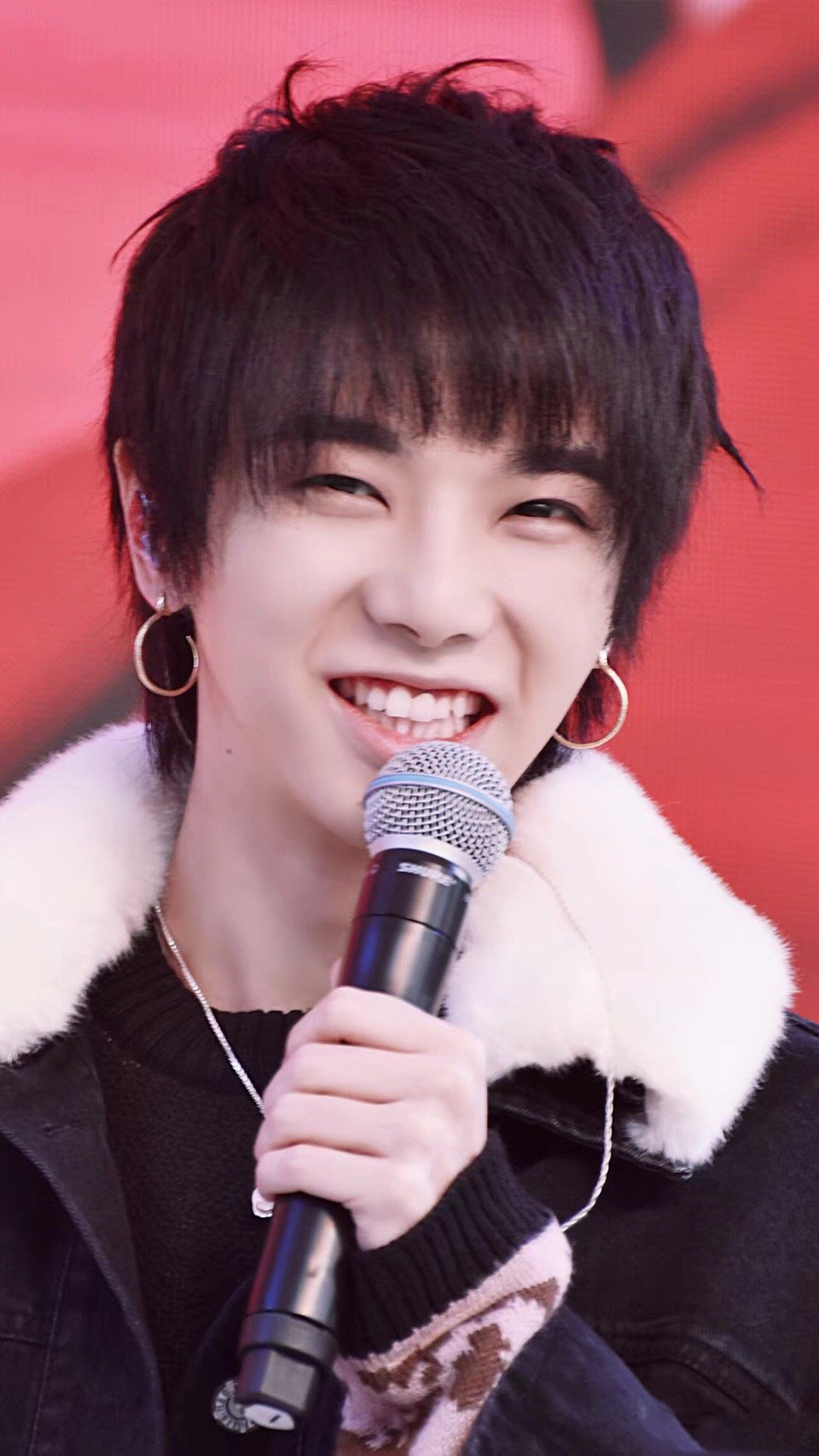 原创前有欧阳娜娜捂嘴笑后有华晨宇眯眼笑你们学会了吗