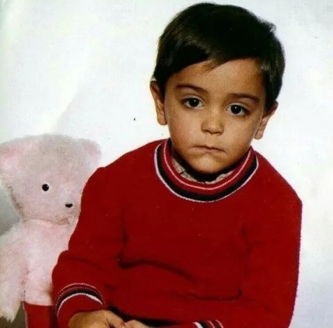 这拍手的小朋友皮克真是一点都没变无论是发型还