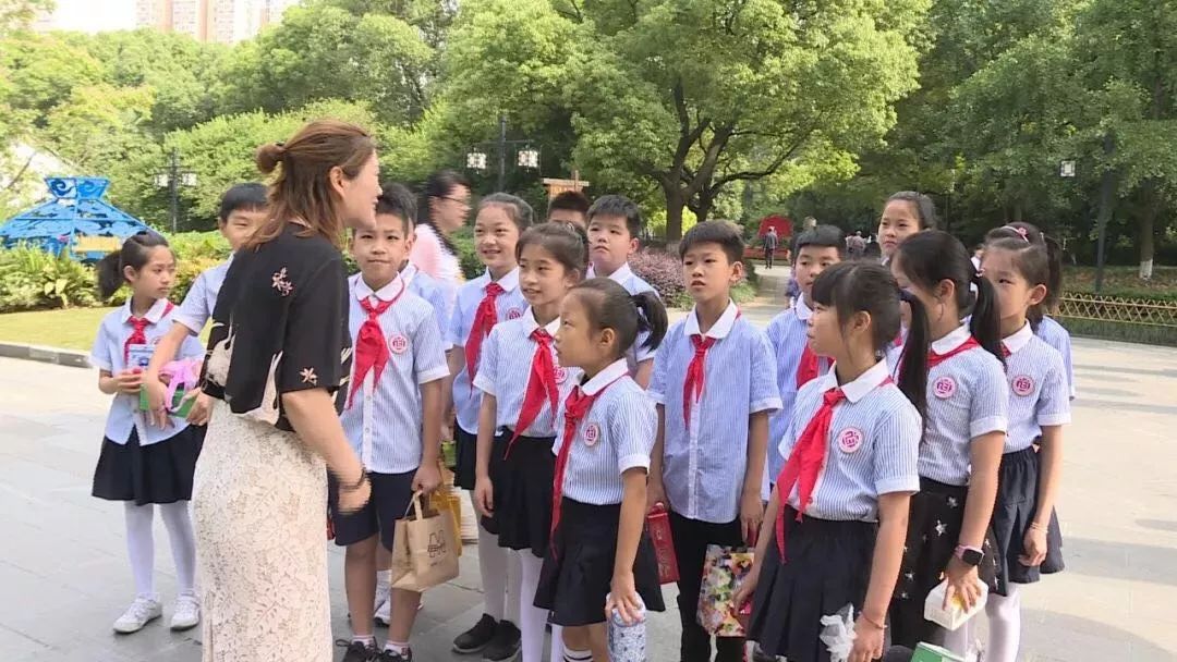 世界无烟日稠城一校学生的甜蜜交易