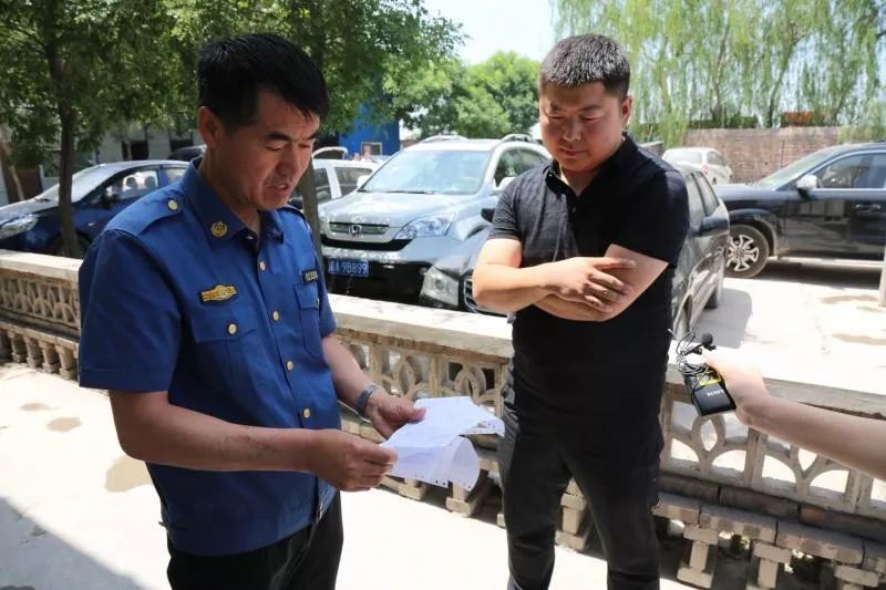 造成道路环境污染,涉事混凝土罐车已被晋源区交警部门暂扣处理;晋源区