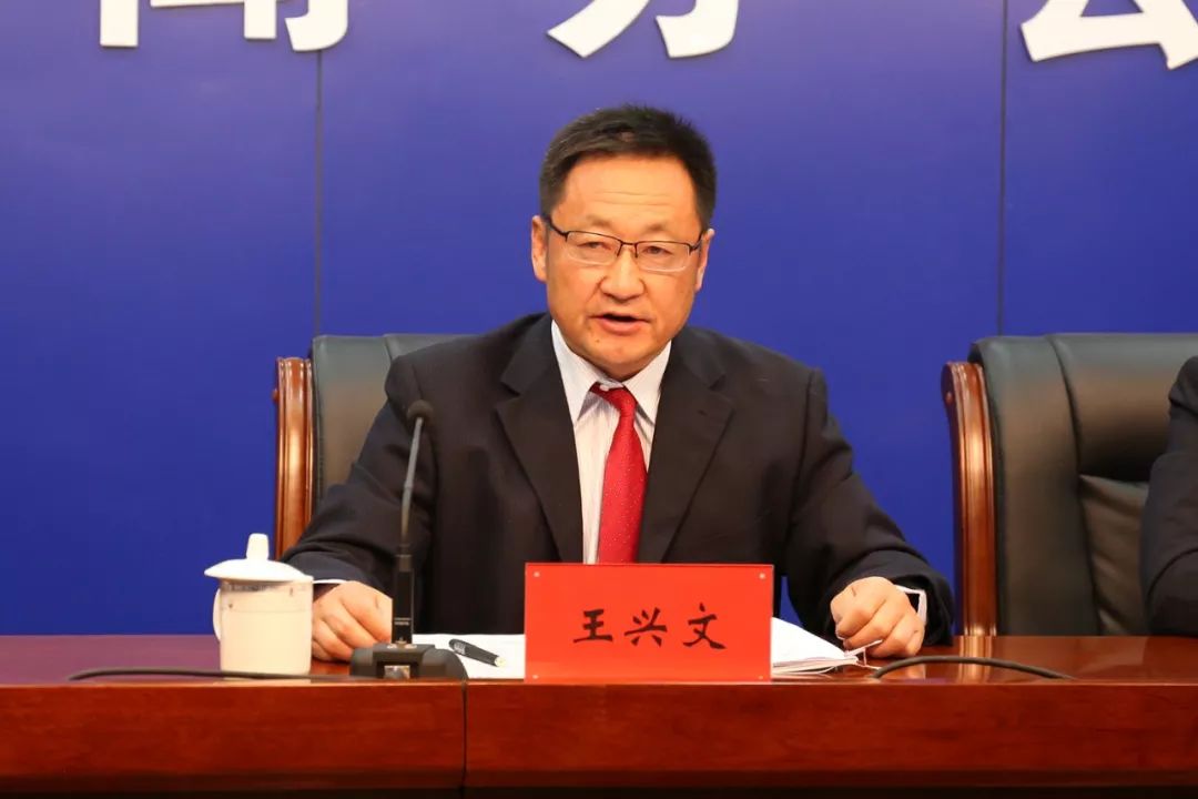 人事与老干部处处长王兴文王兴文:深化生态环境保护综合行政执法改革