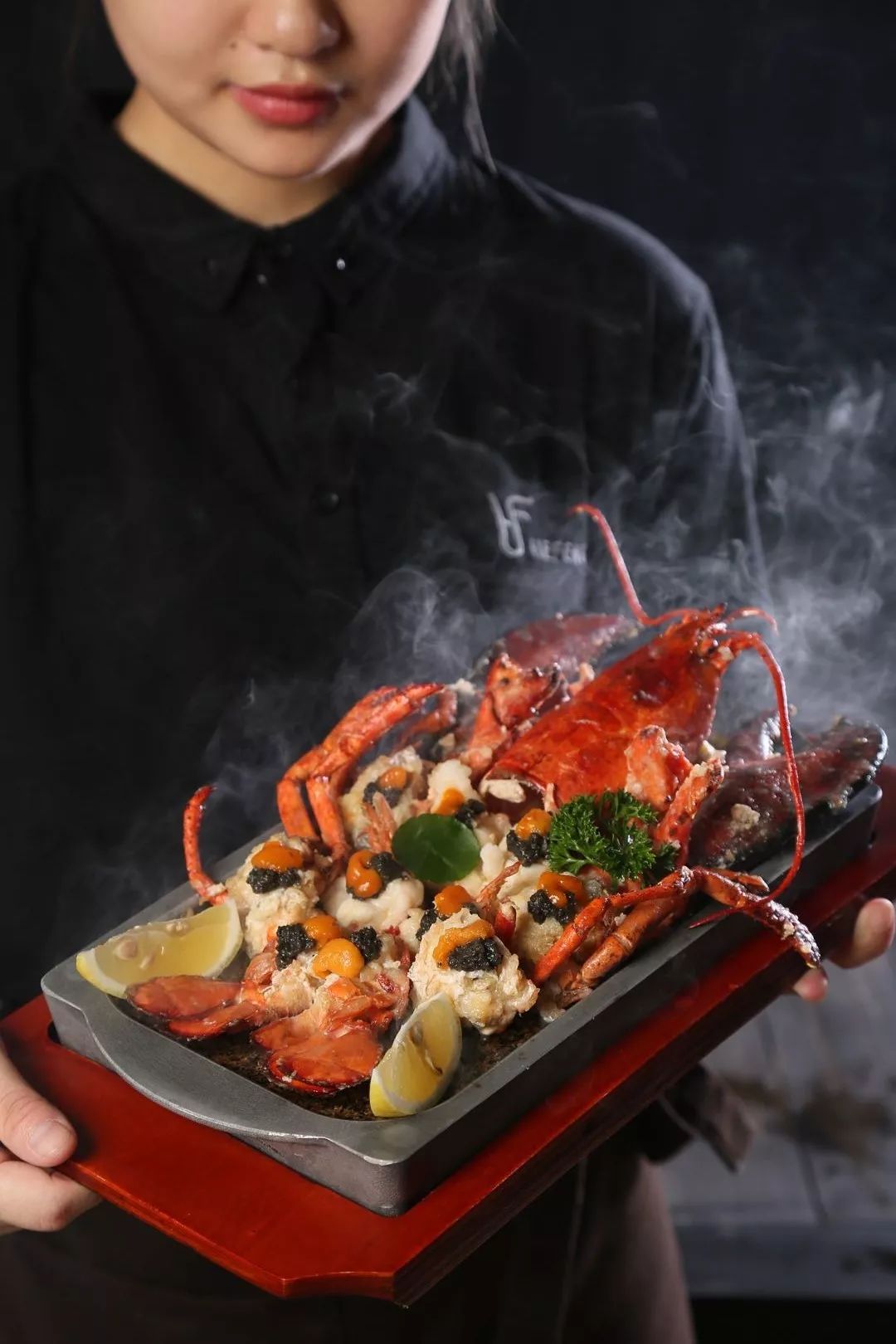 石烧黑松露波斯龙虾这是小仙女最爱的一道菜吧,低脂健康又美味