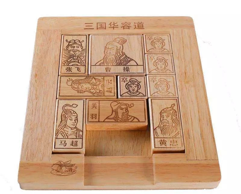 曹操逃出华容道的最大障碍是关羽,关羽立马华容道,一夫当关,万夫莫开.