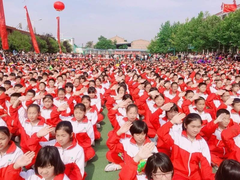 用藝術點亮人生用行動實現夢想記蒲城縣興華小學第五屆校園文化藝術節