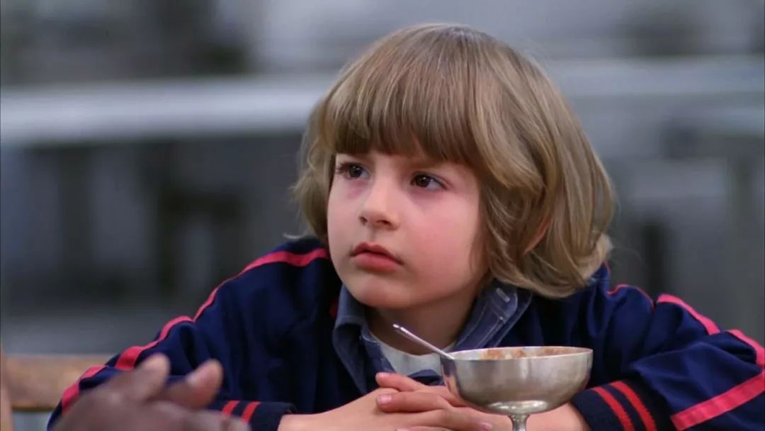 小演员:丹尼·劳埃德《闪灵》丹尼也正是因为如此出色的表演,阿巴斯