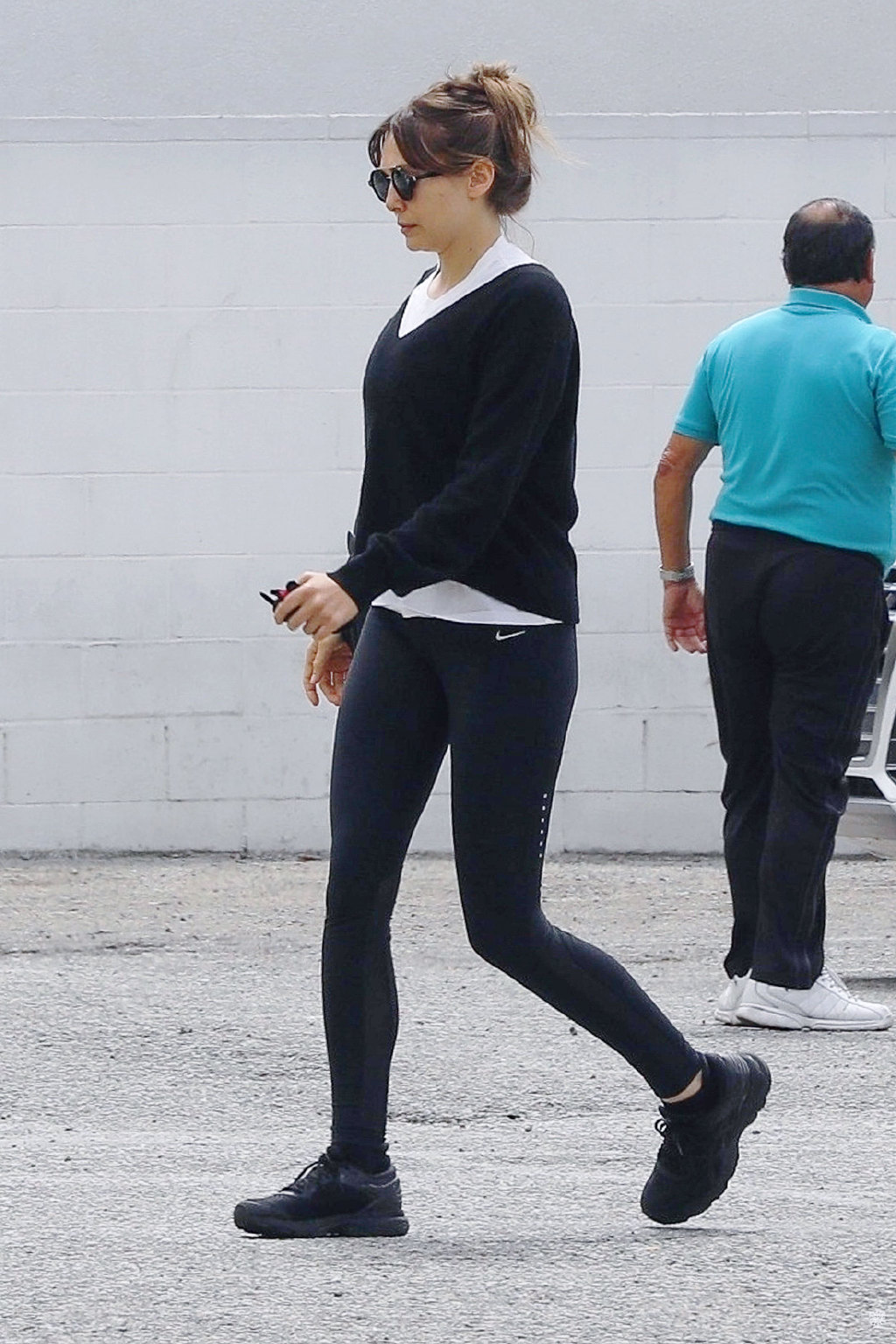 奥妹伊丽莎白奥尔森现身街头穿紧身裤健身为绯红女巫做准备