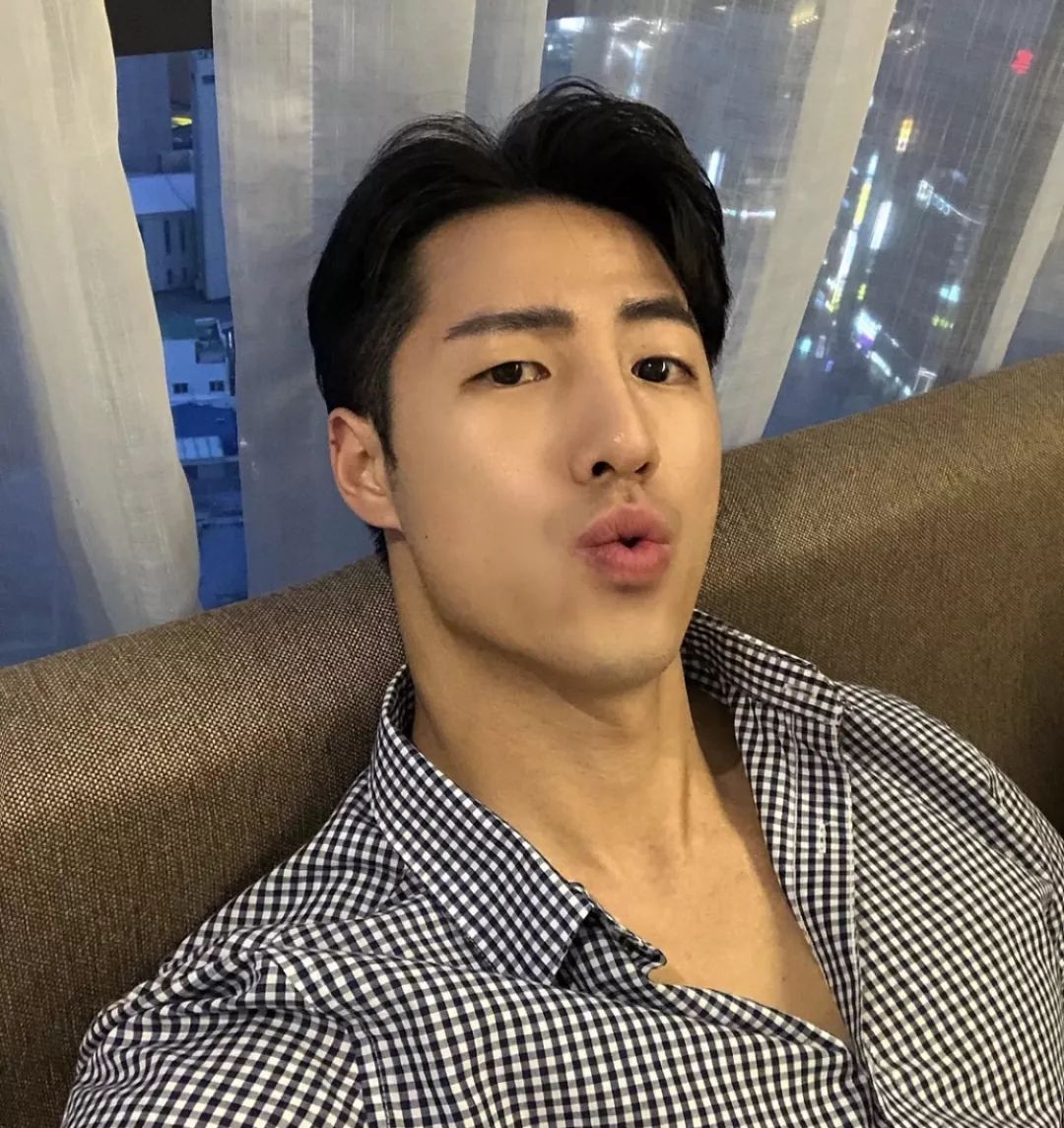 这个韩国男模是我理想的类型!