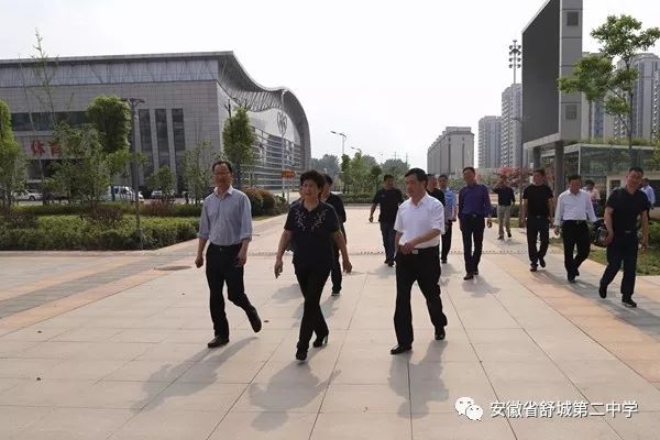 张县长一行来舒城二中巡查高考考点准备工作