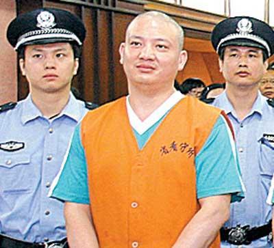 事儿都没耽误,有了三个老婆四个孩子也用过很多化名,什么:刘彬彬 刘森