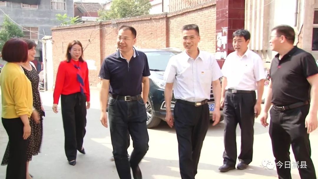 郝成涛看望慰问幼儿园师生