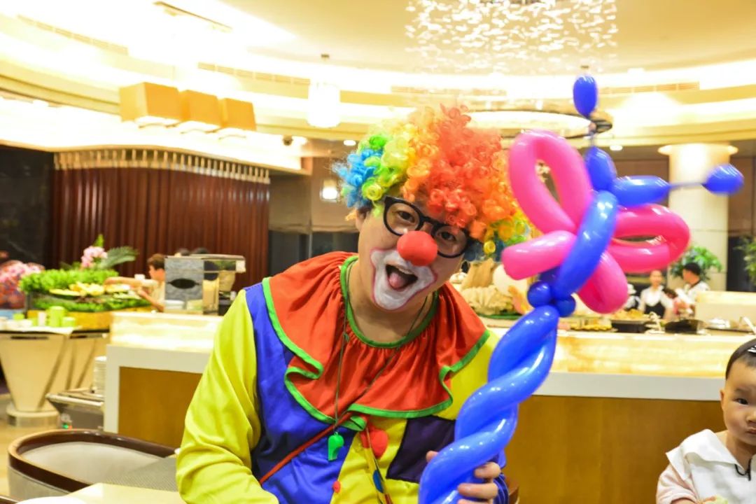 欢乐小丑气球狂欢趴,给孩子过一个精彩缤纷的儿童节!