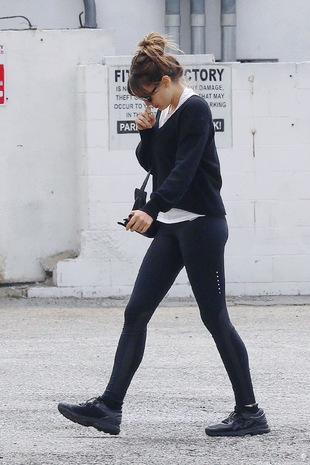 奥妹伊丽莎白·奥尔森现身街头!穿紧身裤健身,为绯红女巫做准备