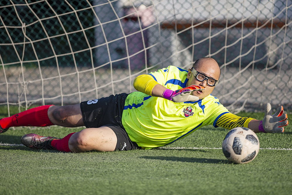 中央和国家机关职工运动会足球比赛开球