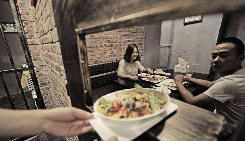 日本推出变态餐厅未满18岁禁止入内网友能吃的下饭吗