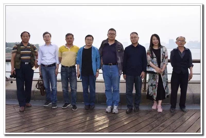 作家们鉴赏了万科的匠人心居也遇见了山湖海城的缤纷生活作家阿占说:"