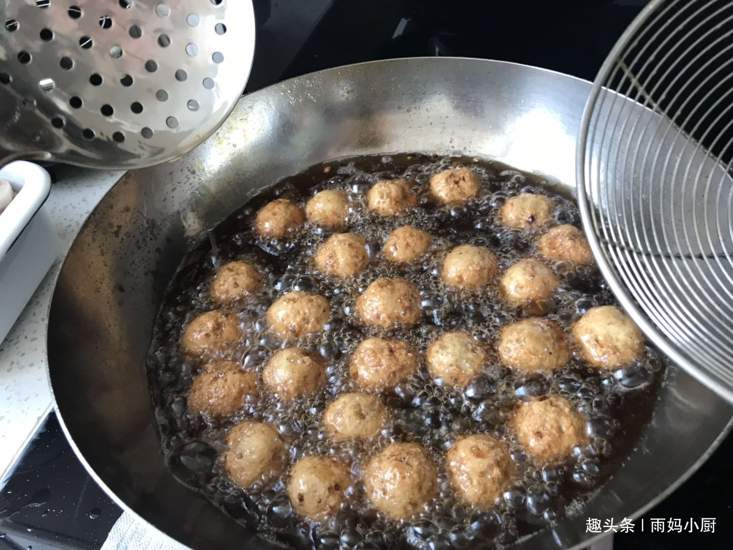 过年炸丸子,记住3点,炸出的丸子不用面粉,香酥美味更可口-搜狐大视野-搜狐新闻