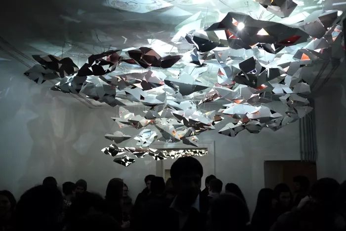这些装置艺术刷新了我对纸艺的认知_空间