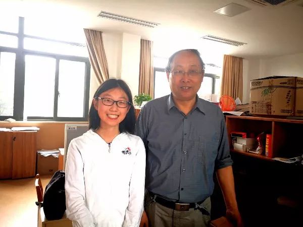 著名记者作家嵇元老师走进费孝通班课堂