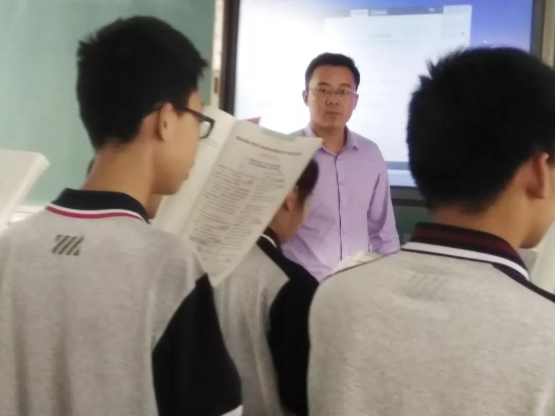 发现榜样展现榜样风采发扬榜样精神记身边的榜样张贤洪