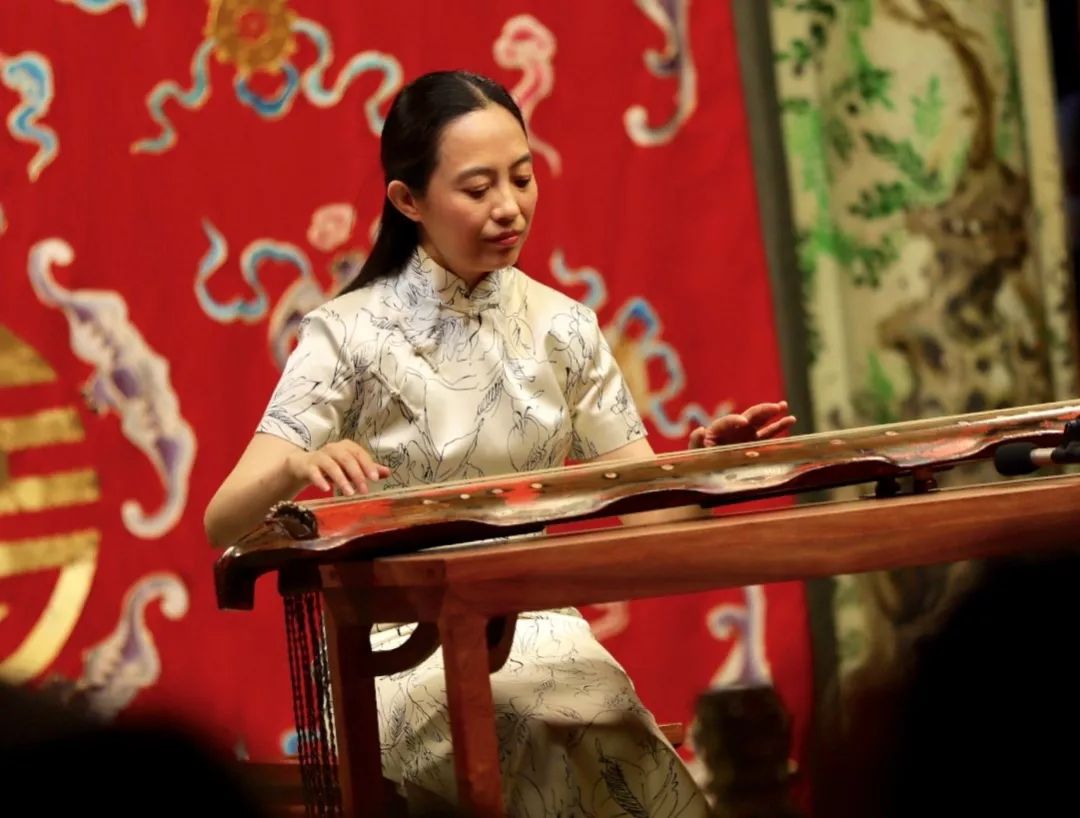 蕉叶式无名琴(明)《平沙落雁》巫娜 小递钟(明)《忆故人》黄梅 鸣凤