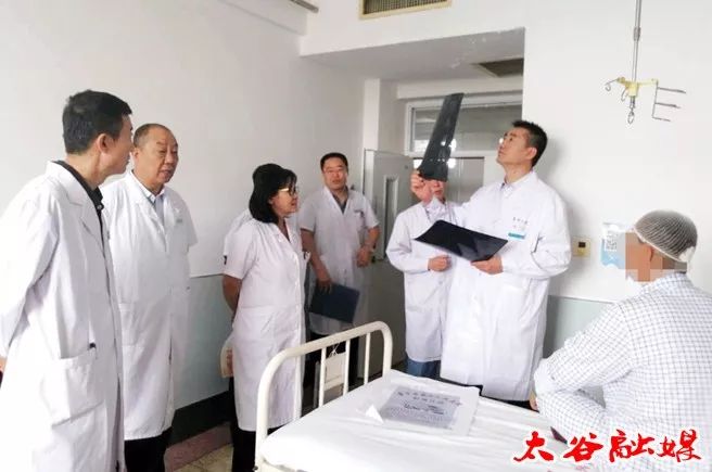 晋中二院快速处置全力救治车祸伤患者