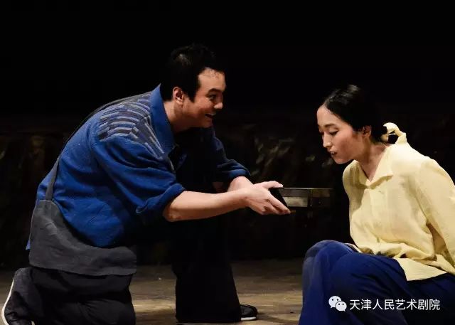 "与武生相爱-被迫成亲抵债,敲钟抗拒同房-被雪儿感动决定为刘家传宗接