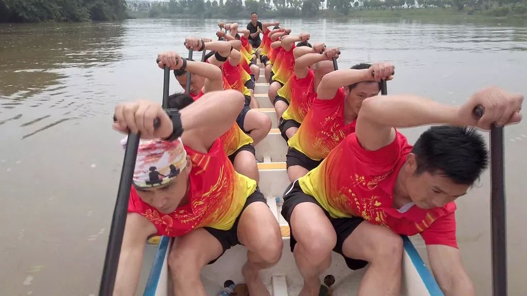 酷!安仁梦骑龙舟队备战湖南省传统龙舟赛