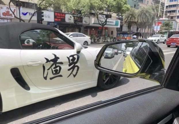 因此以后再在路上看到这些人你就知道该怎么做了,拍下包含违法行为的