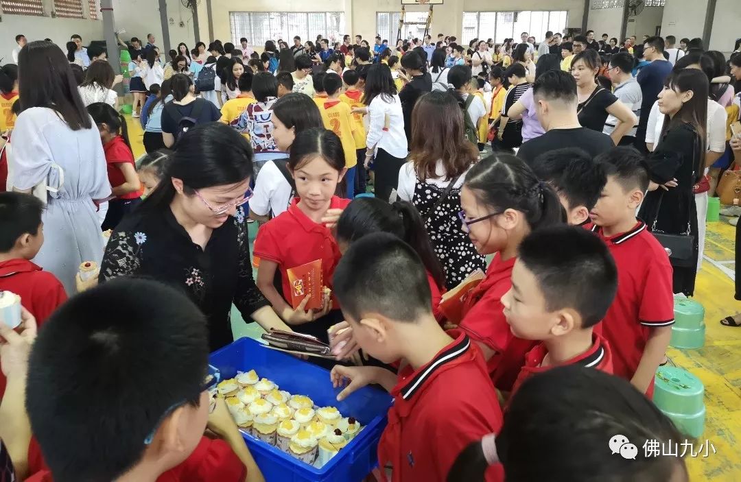 築夢啟航感恩成長佛山市第九小學舉行十歲成長禮慶祝活動