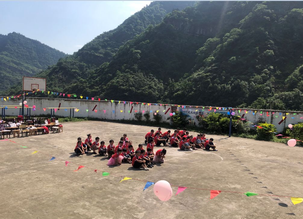 板栗小学双河小学方家村小学绍廷小学团结小学50多个孩子的黄坭小学