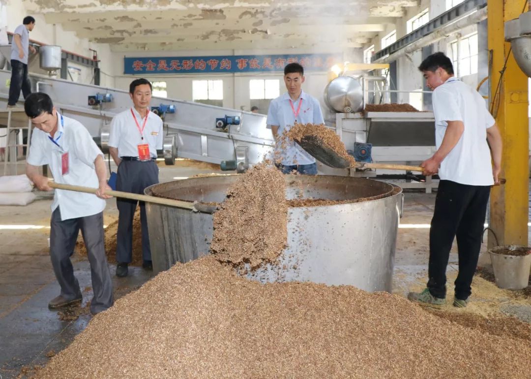 弘扬工匠精神提升酿酒技能兰陵美酒2019粮食酒酿酒工技能大赛圆满举行