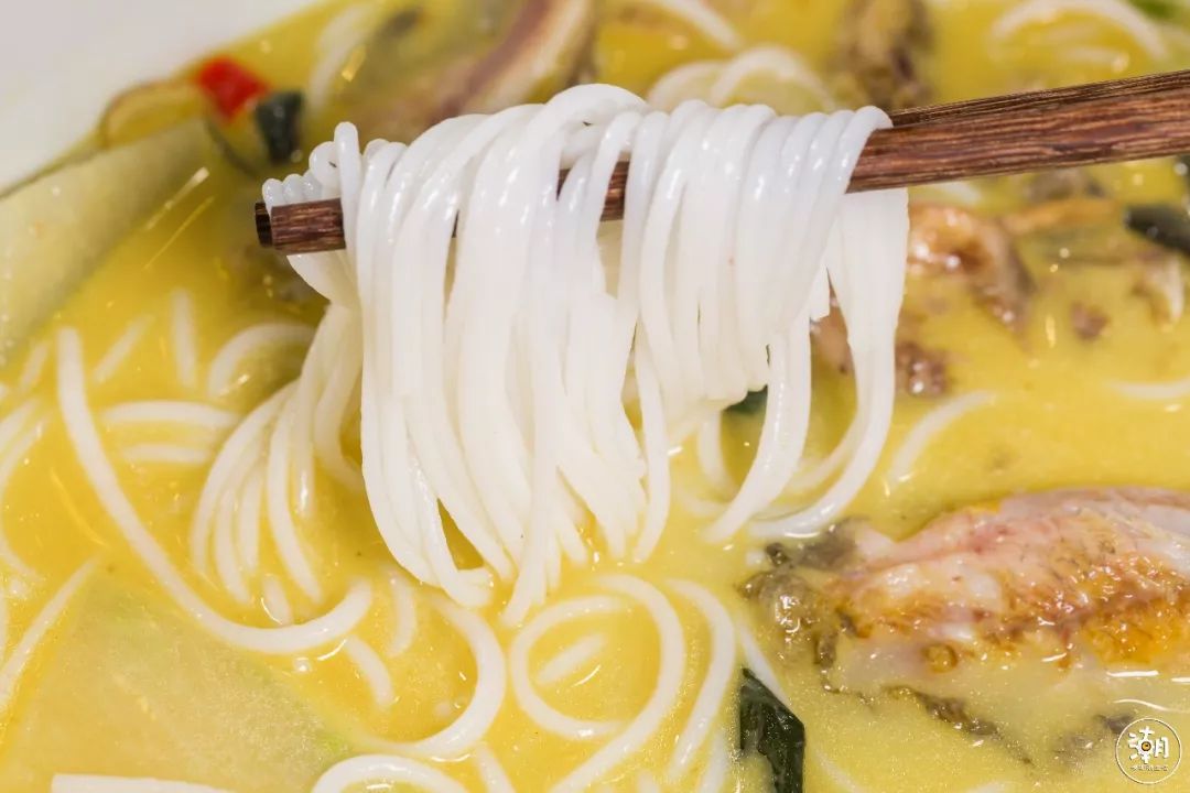 日售3000 碗,火火火火爆全广州的「轻奢」鱼粉店,终于肯来南山了!