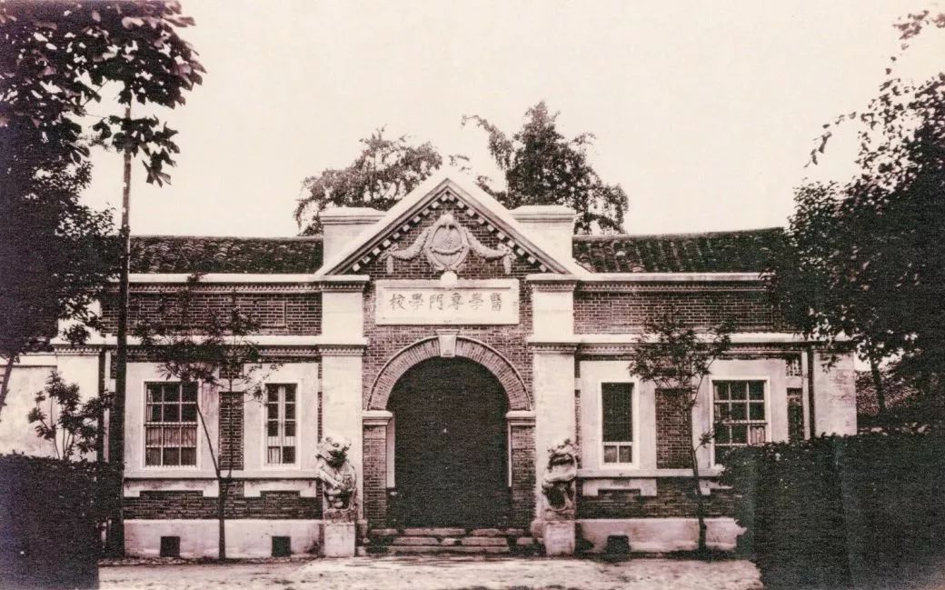 第一次合并1927年,这两所学校分别更名为私立南通纺织大学,私立南通