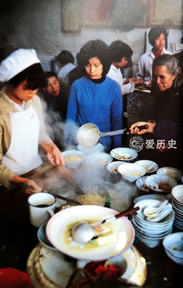 在当时广州除了上面提到的这些餐厅以外回民饭店,北京饭店,华北饭店