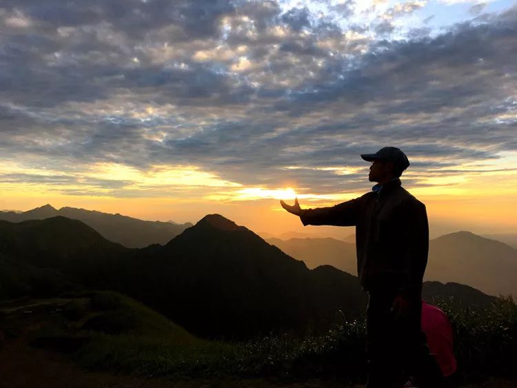 端午武功山6月78日天上草原徒步穿越看日出日落观云海数星星