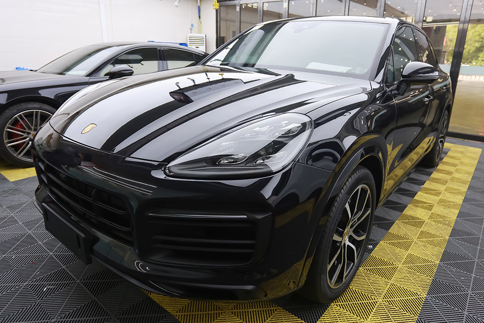 保时捷黑色18卡宴贴xpel隐形车衣