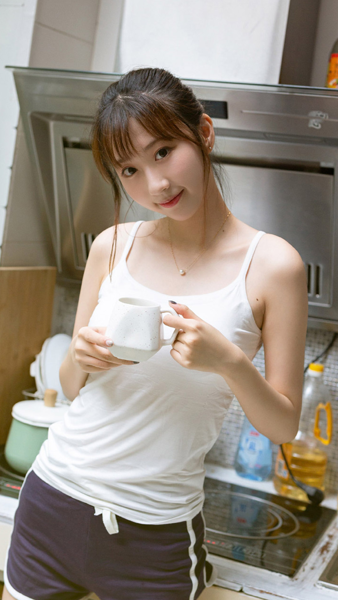 活力清纯美女养眼迷人写真图片手机壁纸