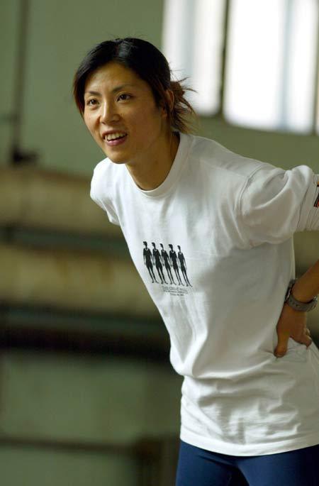 目前李雪梅在大学里面当老师,他负责教学的主要内容不是田径,而是羽毛