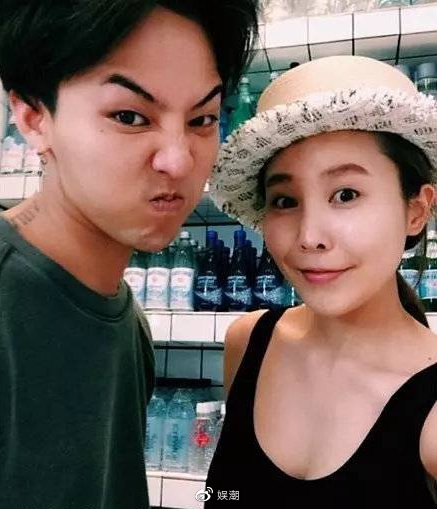 权多美则是bigbang成员g-dragon权志龙的姐姐,姐弟俩关系非常好.