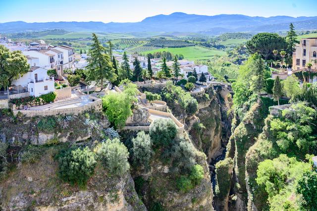 原创这是最适合私奔的地方建在悬崖峭壁上的小镇最无法复制的景致