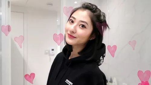 miwivon冯美惠是一个台湾女孩,但是从小就在国外长大,现在在伦敦念商