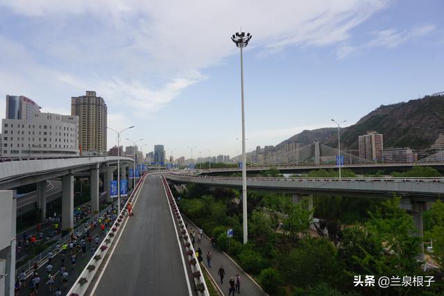 7:58分到南濱河路七里河段黃河母親,七里河小西湖大橋