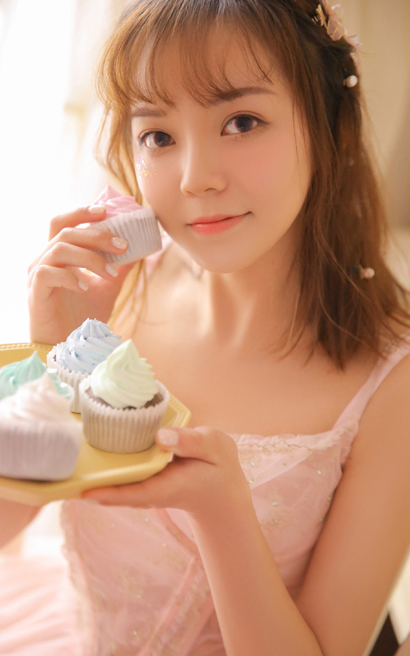 粉红清纯美少女迷人写真图片手机壁纸