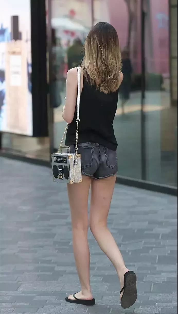 街拍乱象:街拍照变色情片,放过无辜的女孩子吧