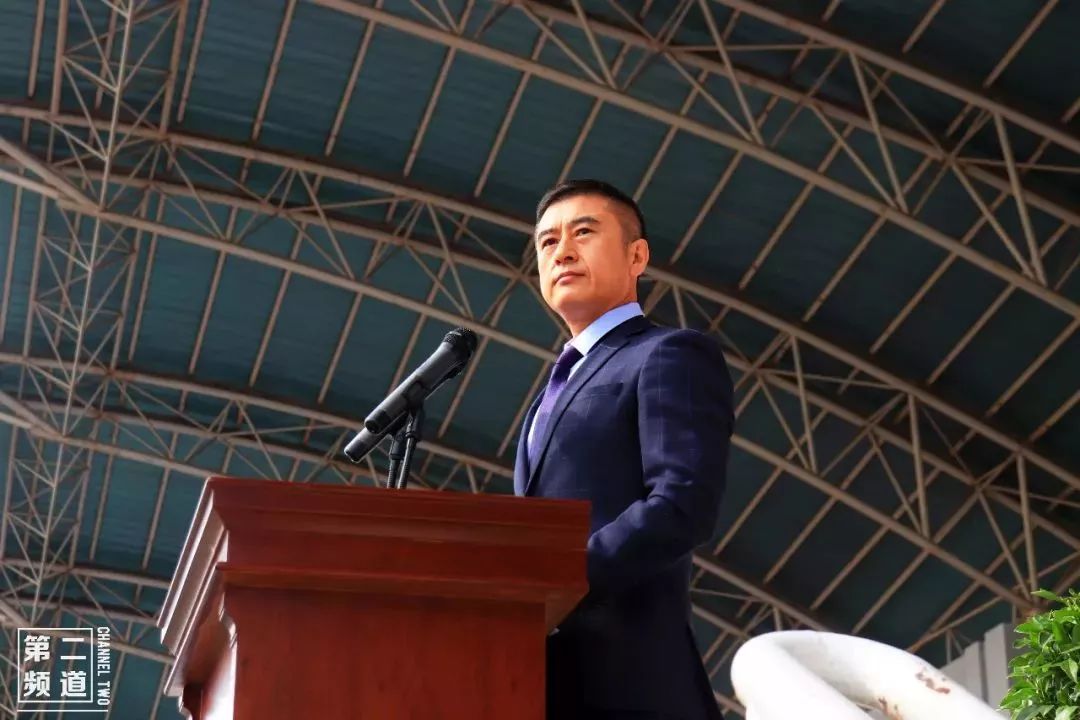 学校隆重举行第四十七届运动会_关晓辉