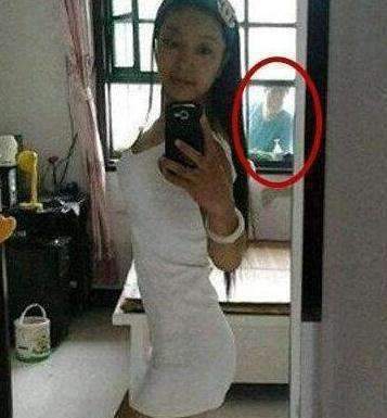 搞笑趣图:妹子,咱身材丰腴,自拍的姿势能不能矜持一点?