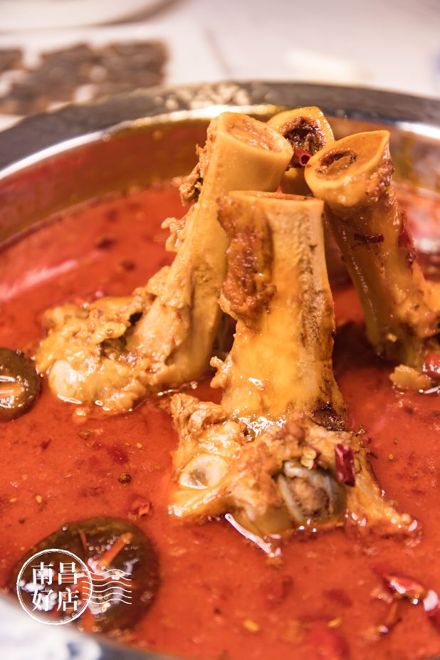 麻辣筒骨锅除了嘻哈汤骨锅是养生"皇上"的pick了~就算是经过长时间炖