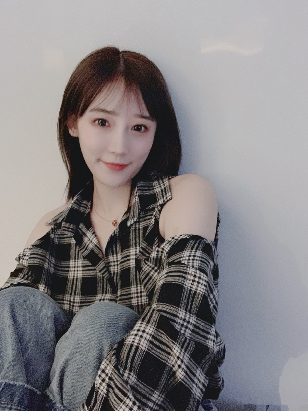 这样的女友来10个不嫌多,每一张自拍都是国际大片,uzi沦陷了_虎牙