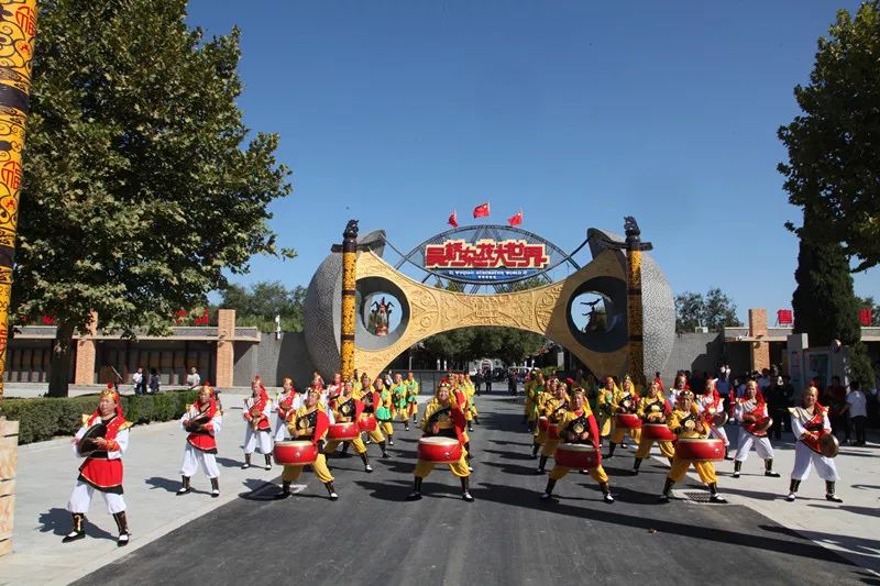 生活频道邀您游吴桥杂技大世界啦